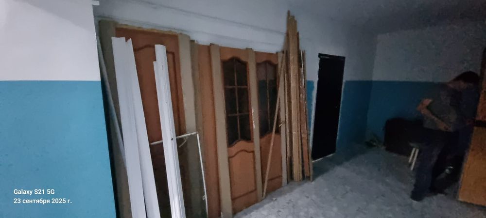 Срочно продаю межкомнатные двери деревянные со стеклом без стекла