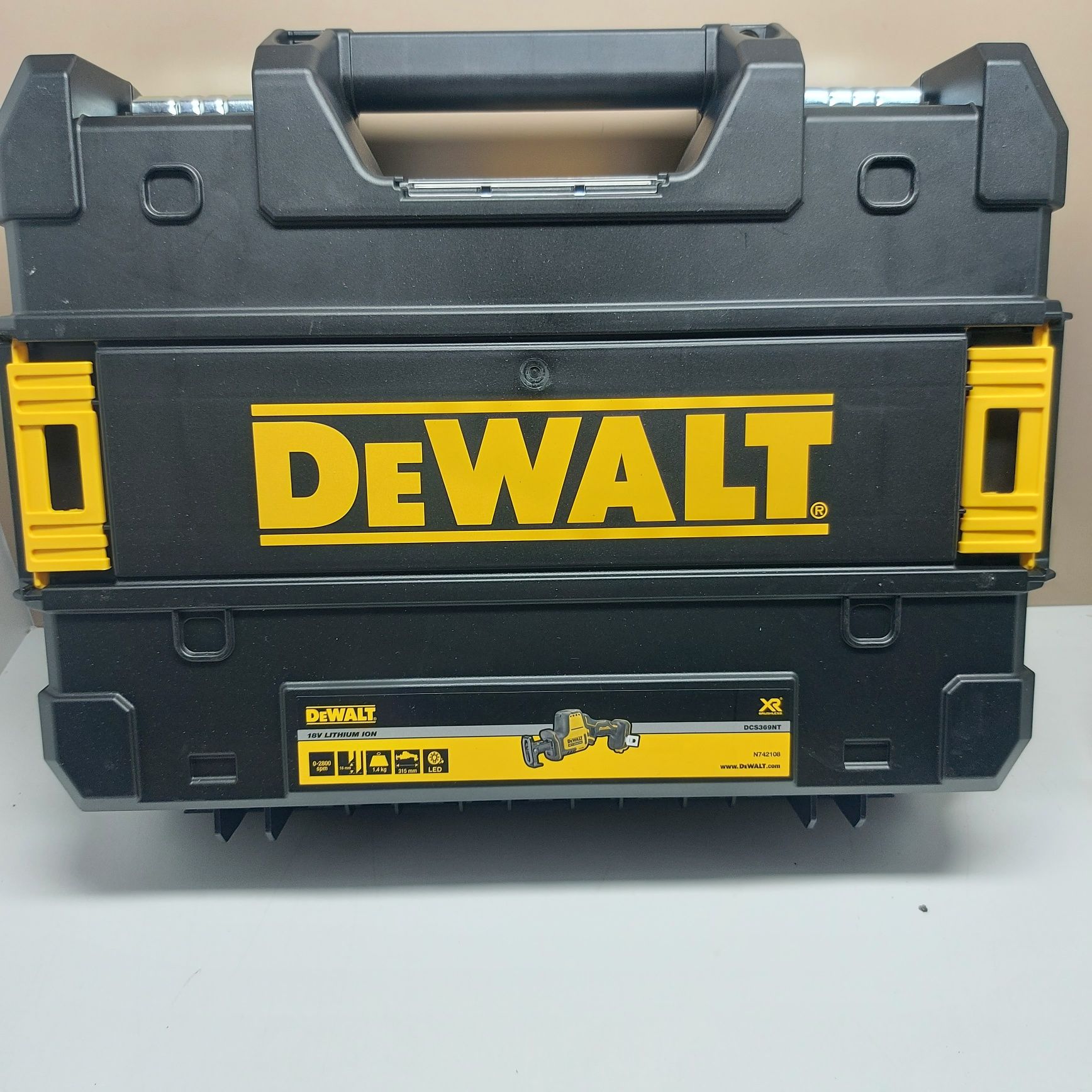 Акумулаторен прав трион Dewalt DCS369NT