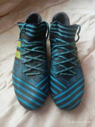 Adidasi de fotball nemesis