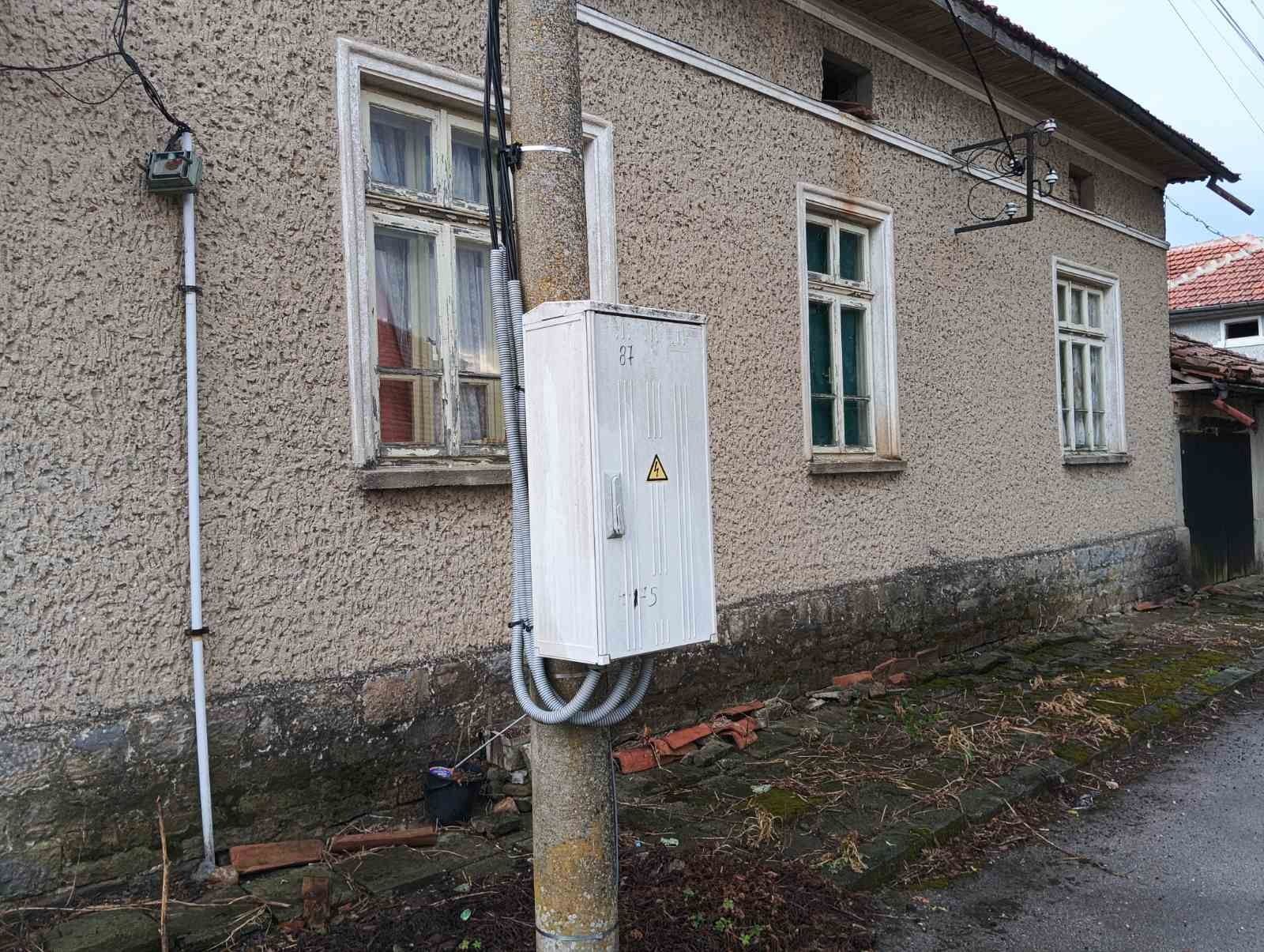 Къща с двор с.Яворец общ.Габрово