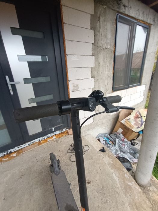 Vând trotineta electrica Xiaomi esențial cu ecran defect