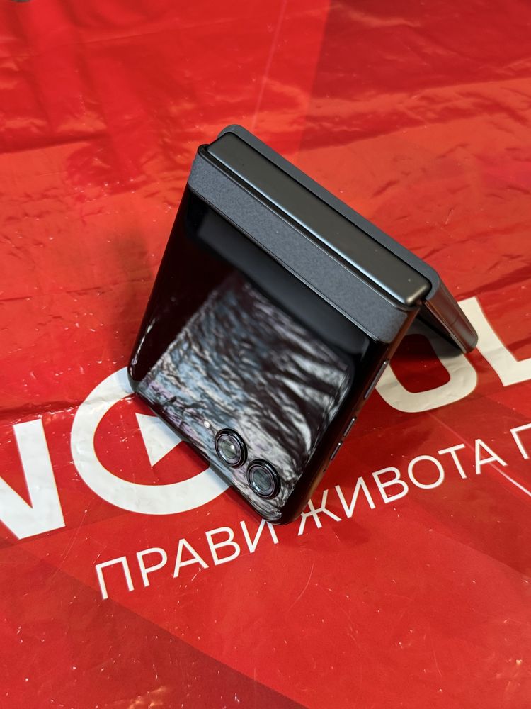 КАТО НОВ 256GB Motorola RAZR 50 Технополис Гаранция 2026 Gray