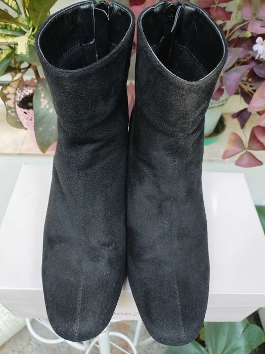 Дамски боти от набук