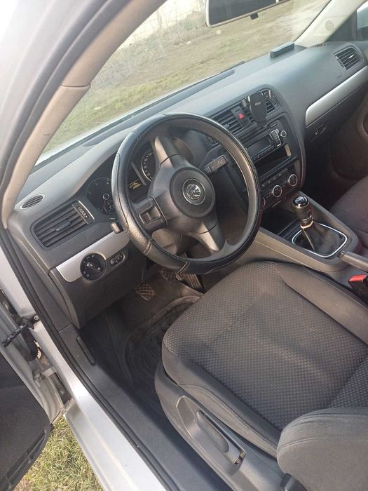 vand urgent VW JETTA 1.6 Diesel - 4000 Euro