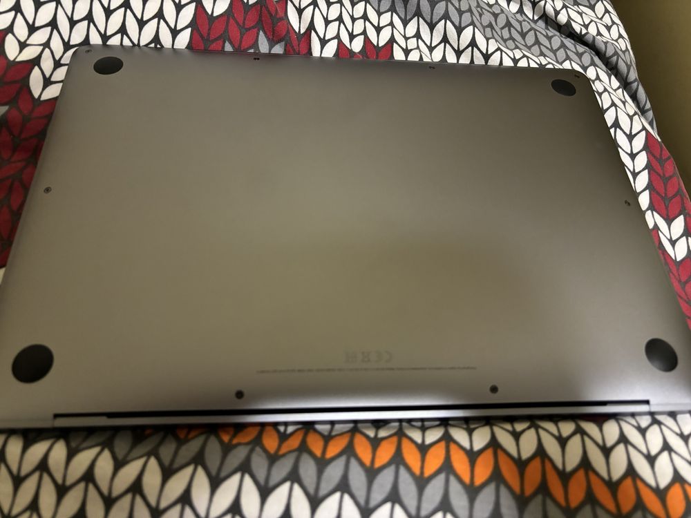 Продавам Macbook Air