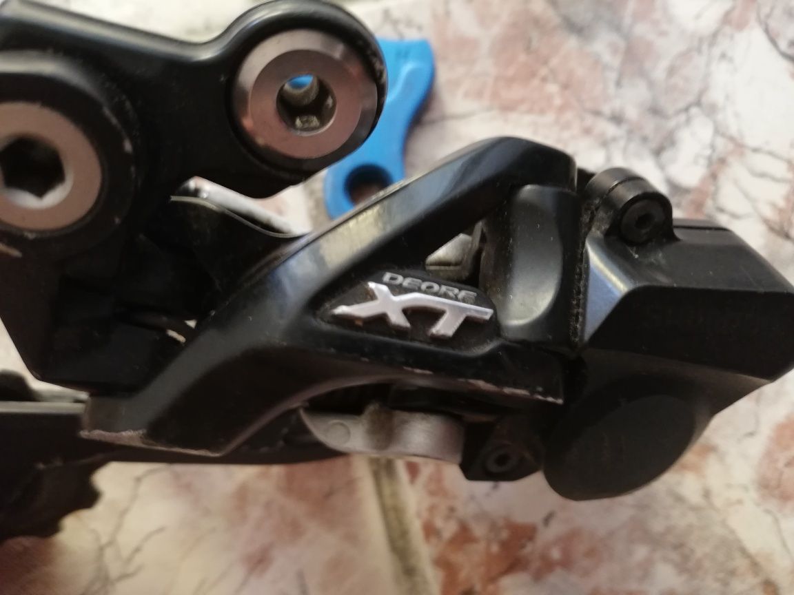 Vând schimbător pinioane shimano XT