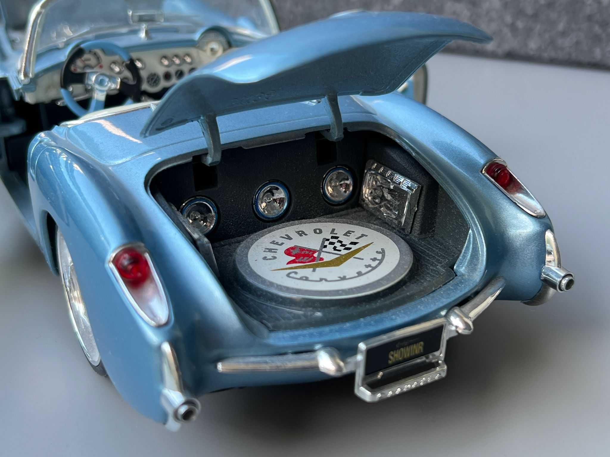 Macheta Auto 1/18 Maisto Chevrolet Corvette Spider 1957 Custom