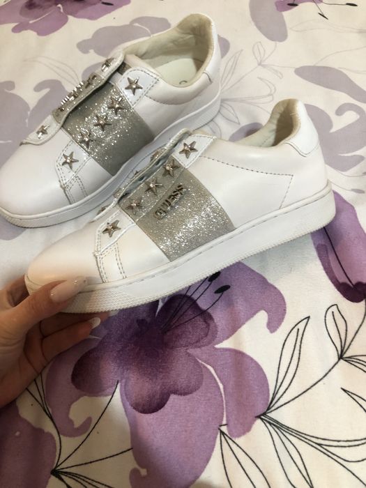 Adidasi GUESS marimea 35 originali