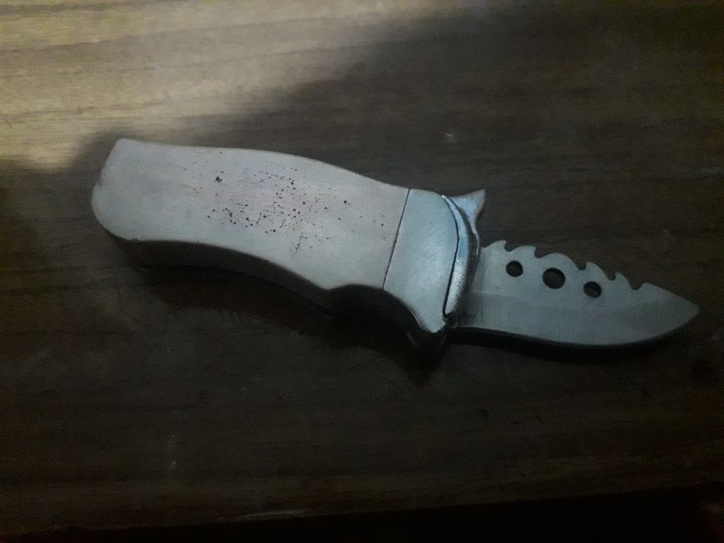 Раскладной нож, с кнопкой для открывания ножа