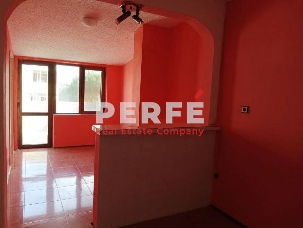 Продава се Тристаен апартамент в Бургас, Възраждане - 80 кв.м за 1750 €/кв.м - Снимка #2
