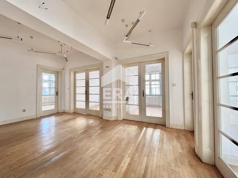 Продава се Къща в София, Център - 1060 кв.м за 3585 €/кв.м - Снимка #3