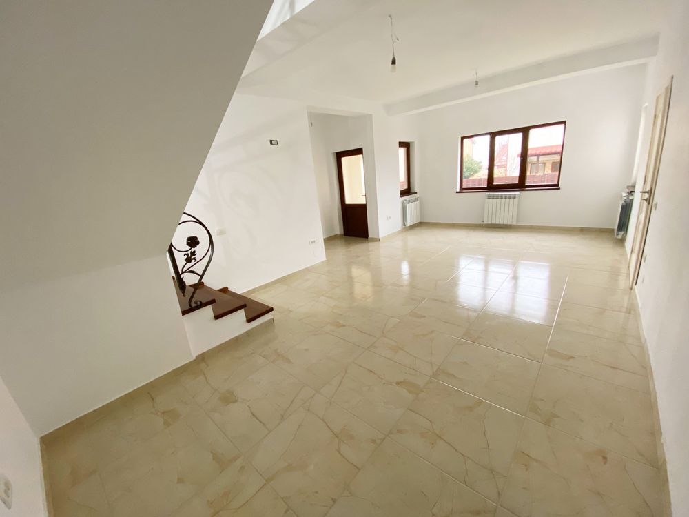 VILĂ de LUX - 5 camere,3 băi,terasă închisă, garaj,vedere lac,FINISATĂ