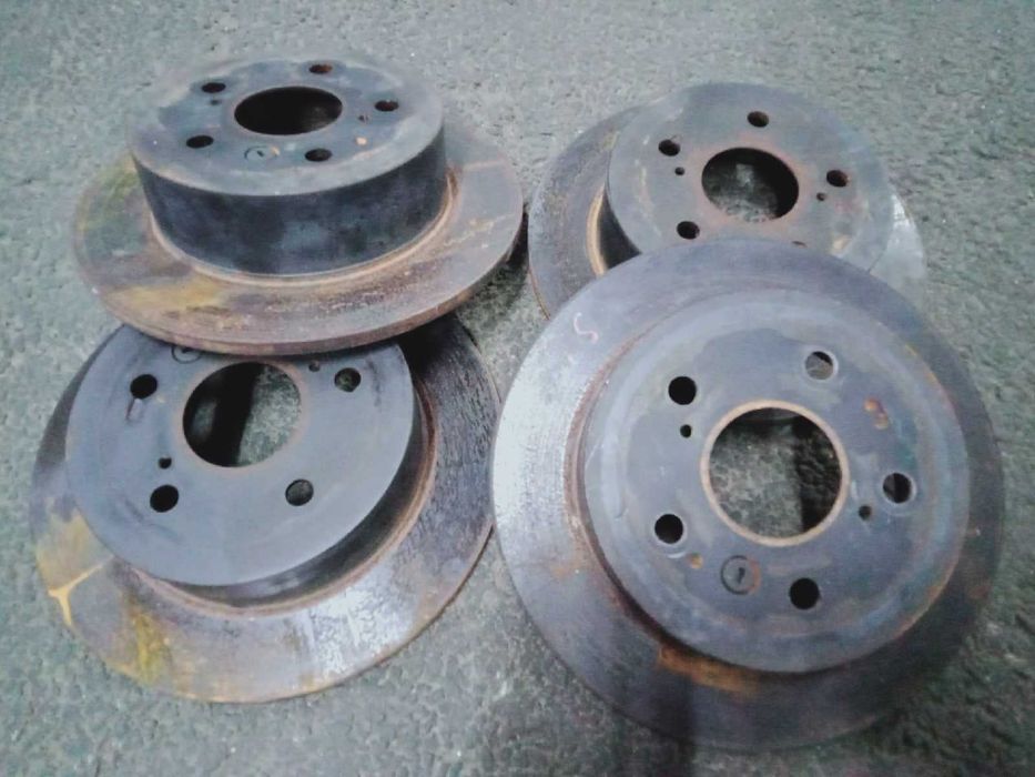 Продам оригинальный задний тормозной диск от Toyota Camry 40