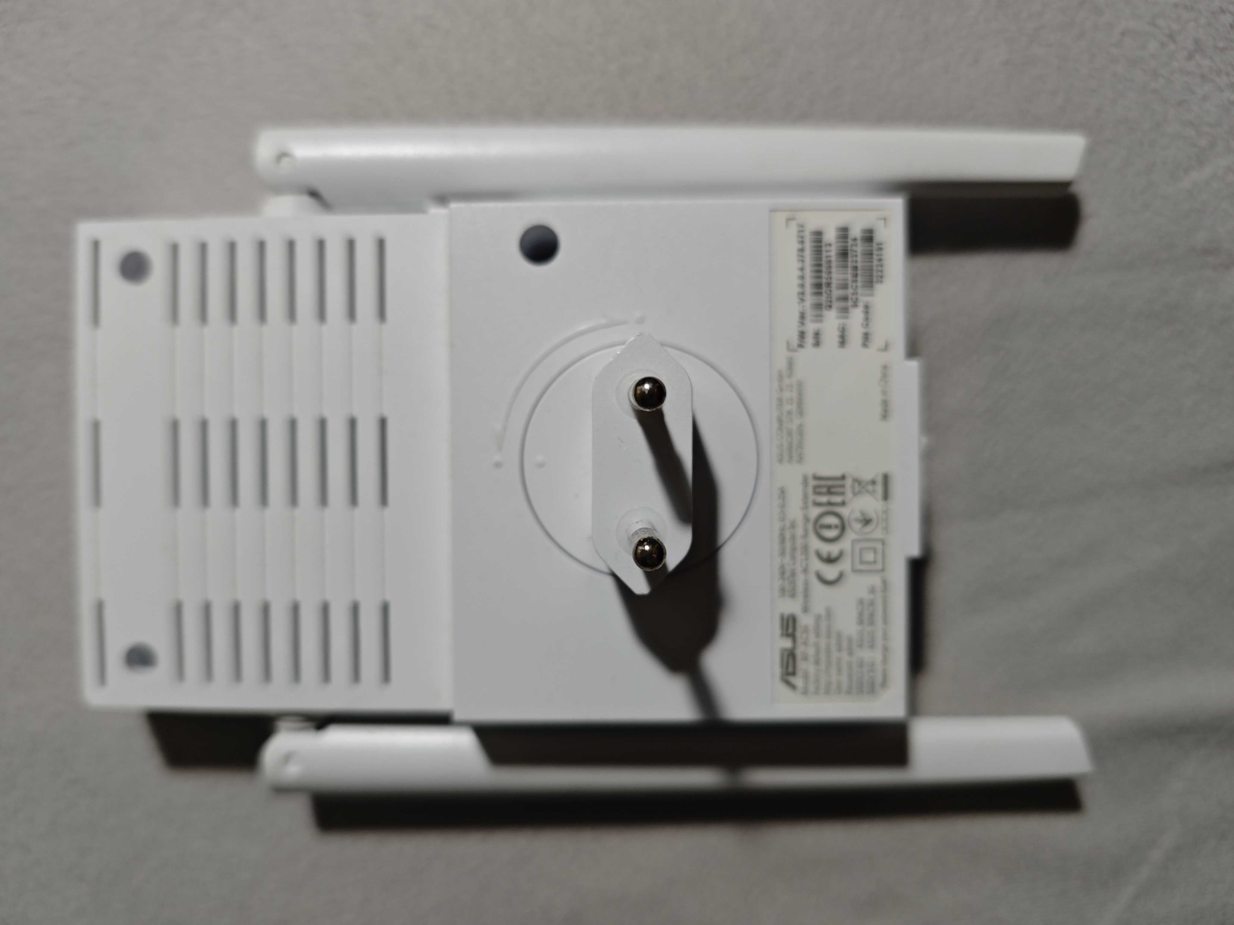 Усилвател на интернет Access Point ASUS RP-AC56 AC1200 Dual band