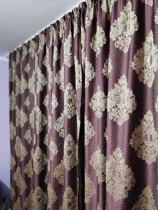 Vând draperie cu rejansă