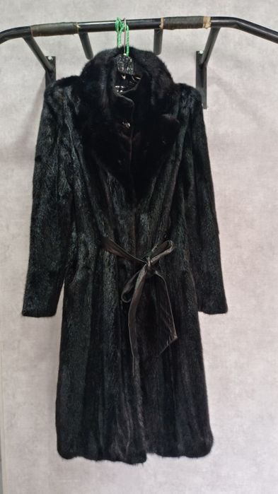 Шуба - норковая, в отличном состоянии