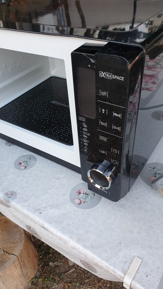Микровълнова фурна "Hotpoint Ariston"