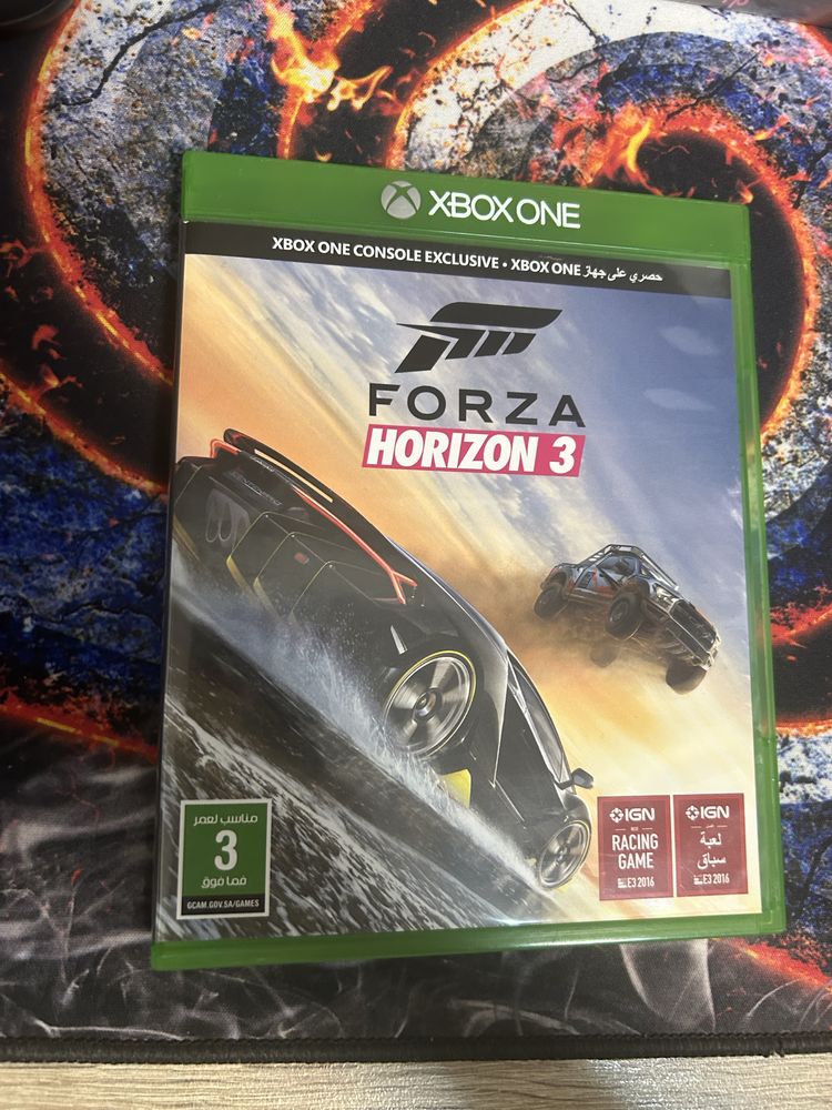 Vand Xbox one 2 controlare+14 jocuri