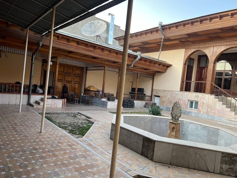 O'rikzorda 8 sotik 8 ta xonali uy