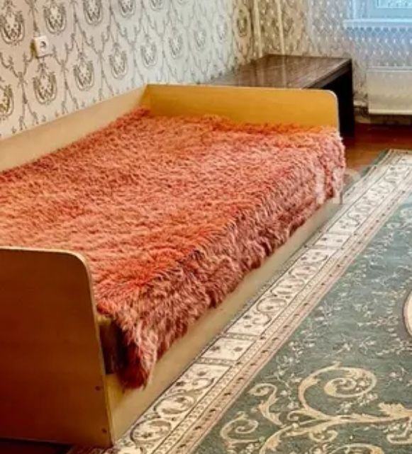 Диван и тахта в хорошем состоянии