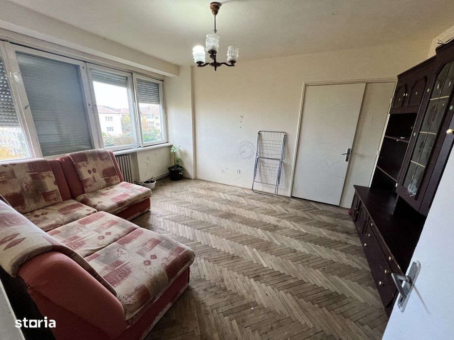 INCHIRIEZ apartament 3 camere,semimobilat si neutilat,zona Terezian