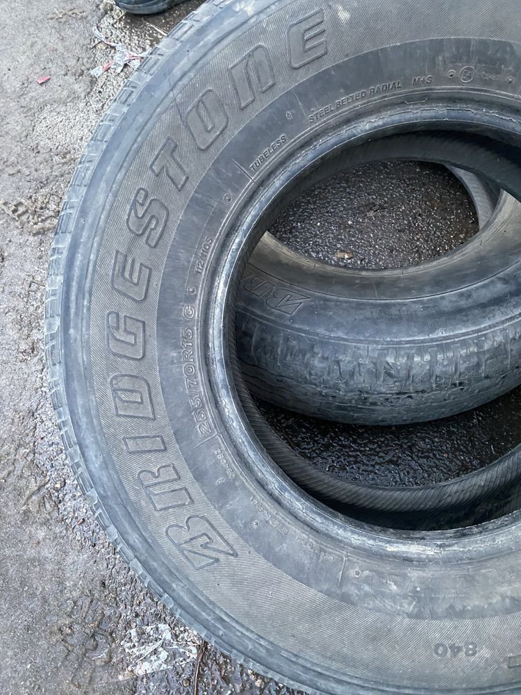 Продам 2 покрышки Bridgestone