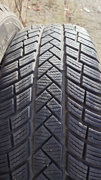 De vânzare 225/60R18  iarnă