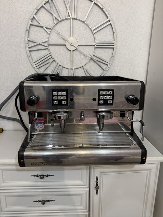 Продавам кофе машина