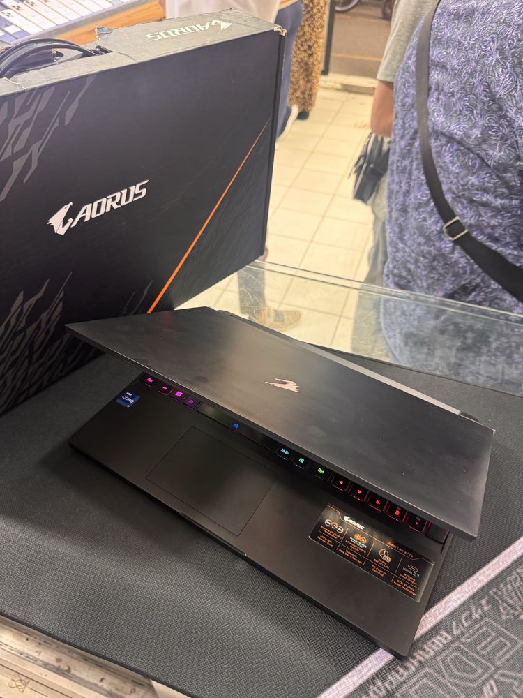 Ноутбук Gigabayt AORUS  Inte Core i7 SSD 1TB ОЗУ 16GB RTX 3070 8GB