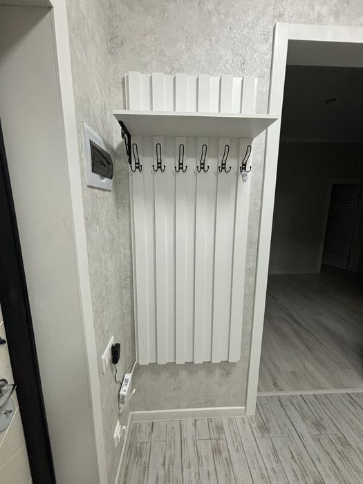 Продам вешалку настенную