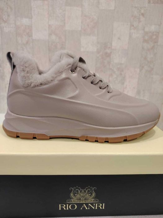 Кроссовки женские зимние