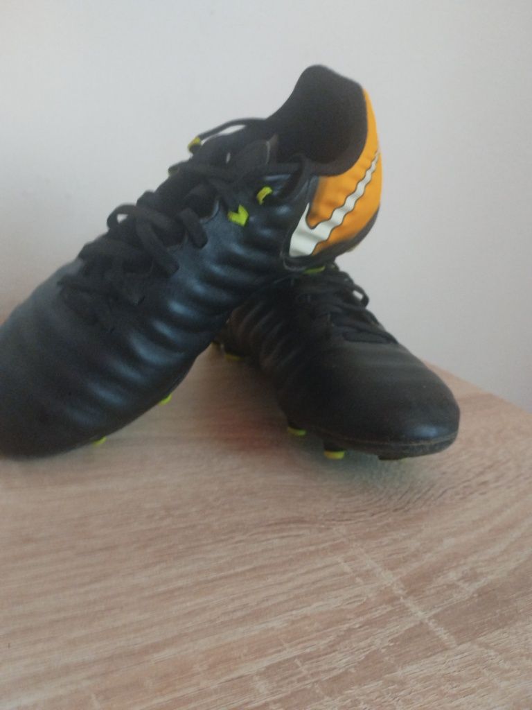 Ghete Fotbal Nike Tiempo