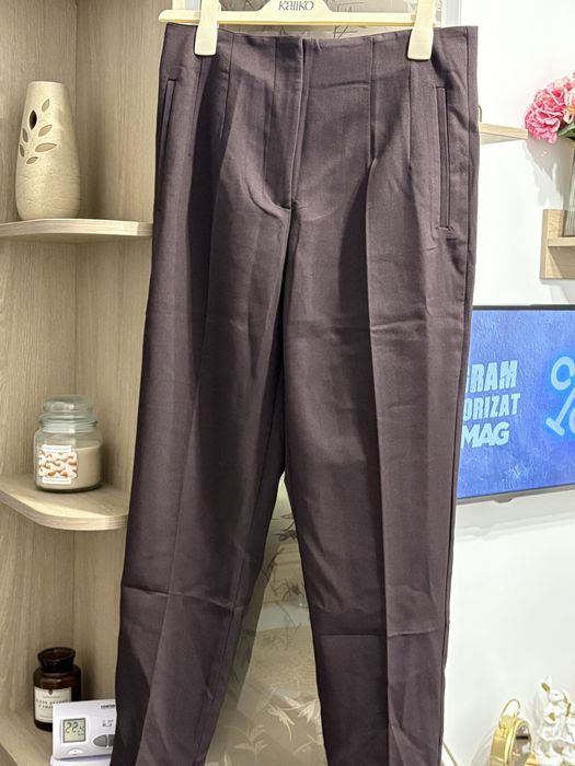 Pantaloni burgund conici