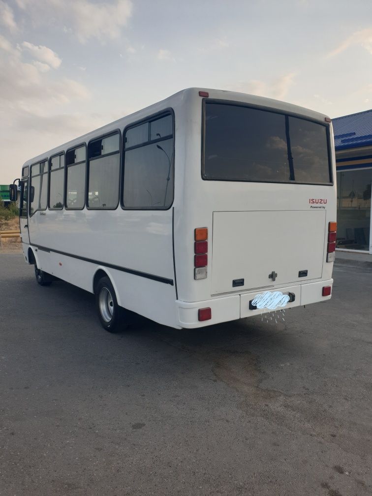 Avtobus isuzu Hc 40