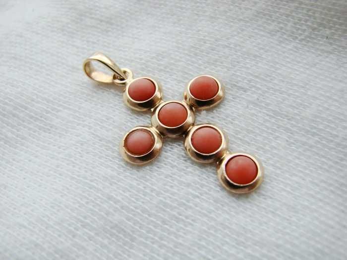Cruciulita Cruce Aur 14K Cu Coral Natural