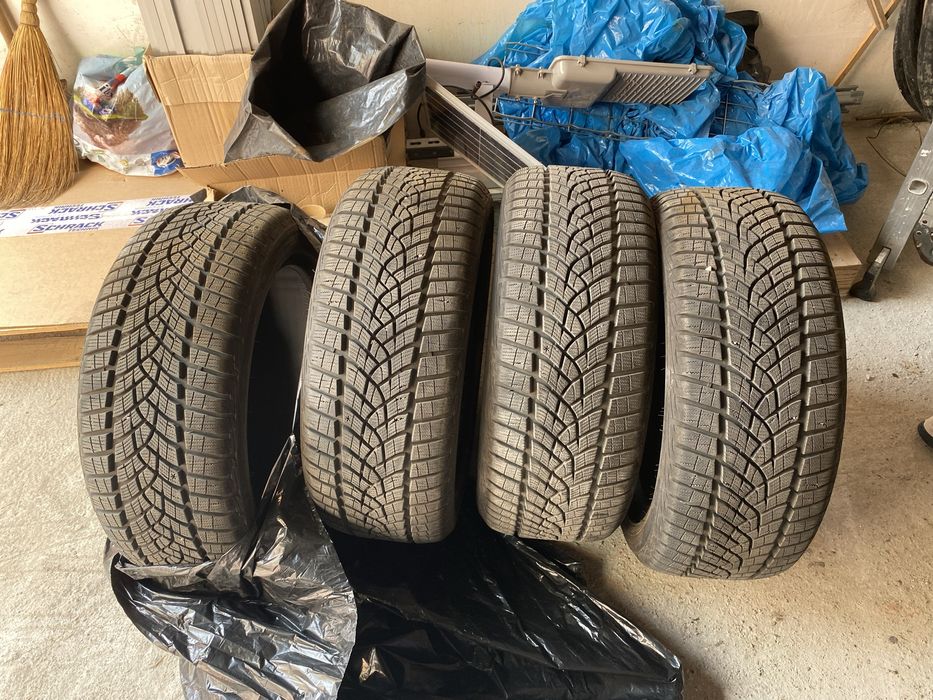 Зимни гуми GOOD YEAR 215/50/17