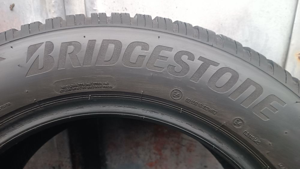 225/60/17 Bridgestone