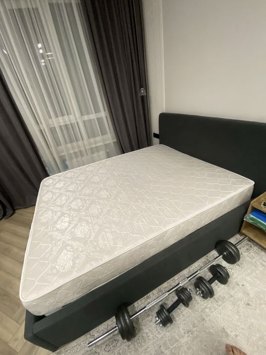 Кровать с матрасом
