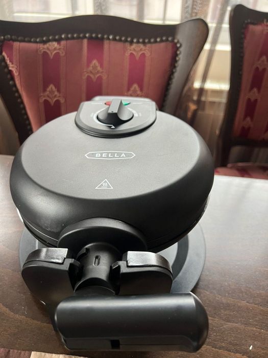 Гофретник Bella чисто нов