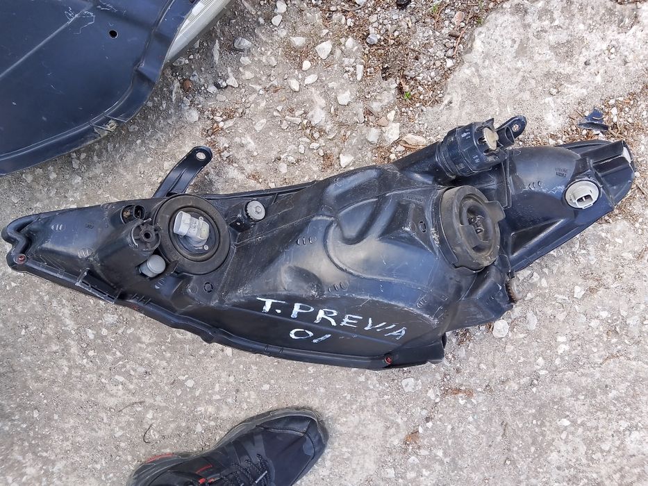 Фарове за Toyota Previa II 2000-2006 година