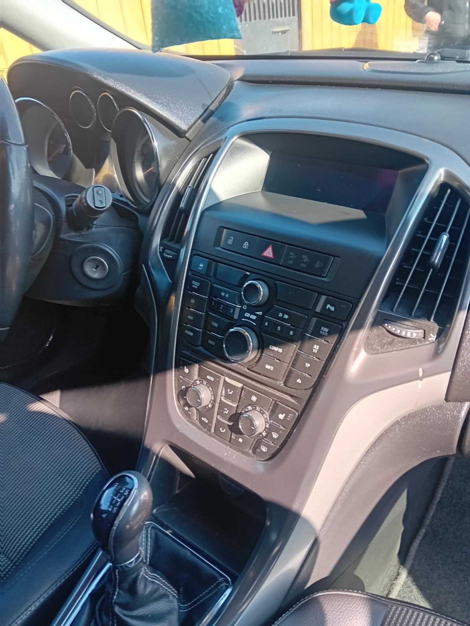 Opel astra j 2011