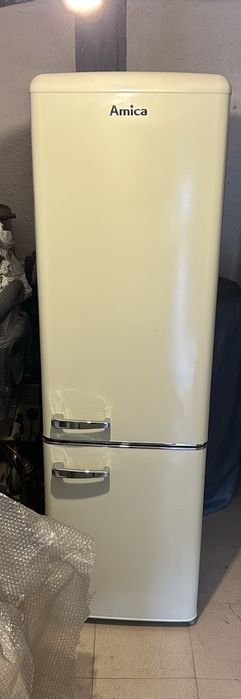Хладилник с фризер Amica
