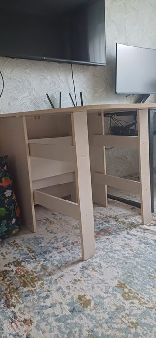 Продам стол книжка в отличном состоянии