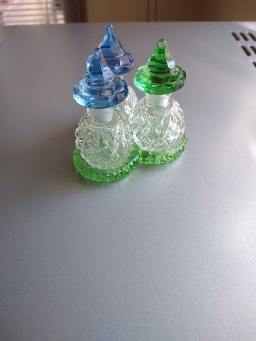 Старинни гарафи и сервиз за ракийка