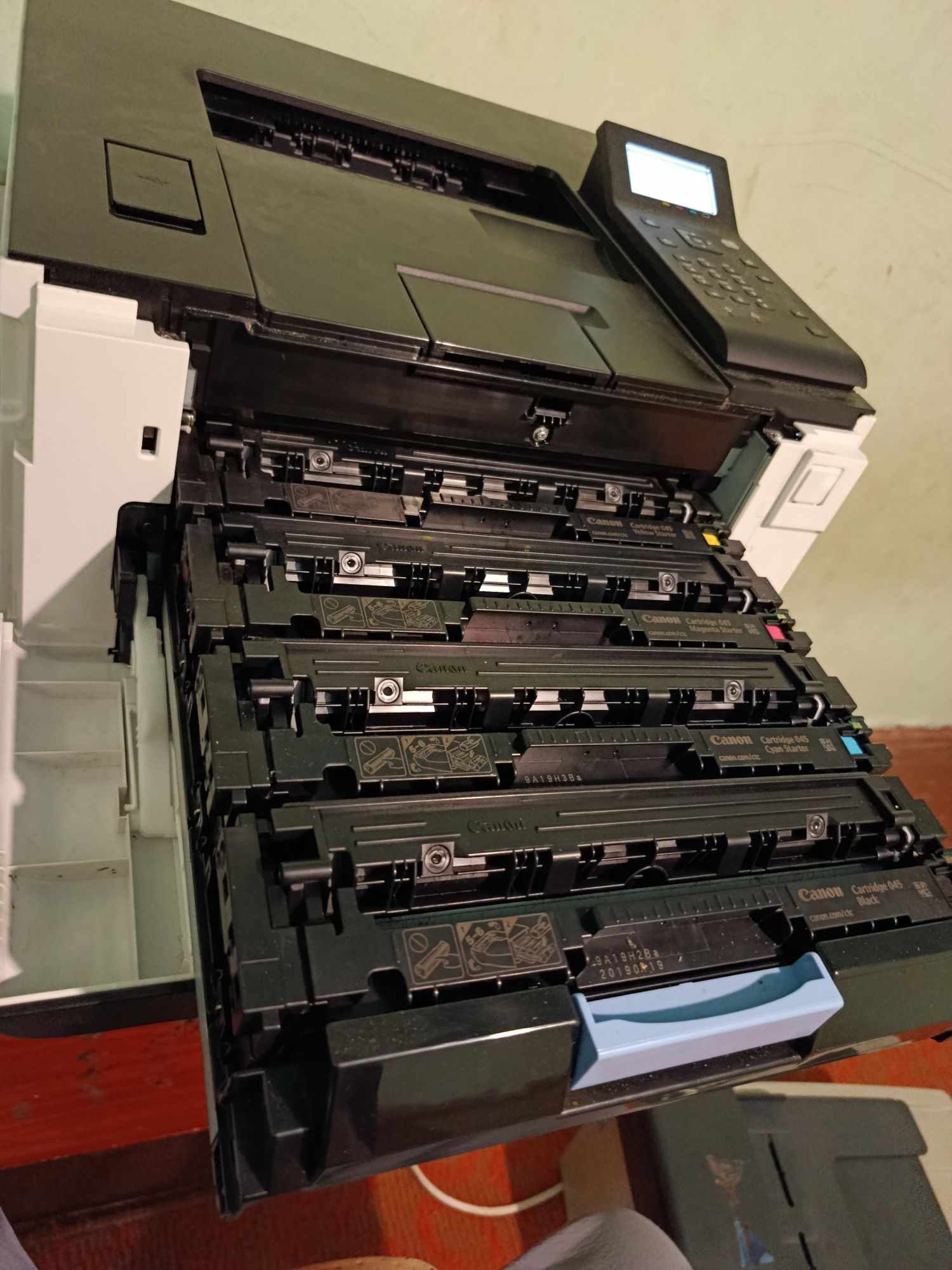 Canon Lbp 611cn laserniy rangli printer