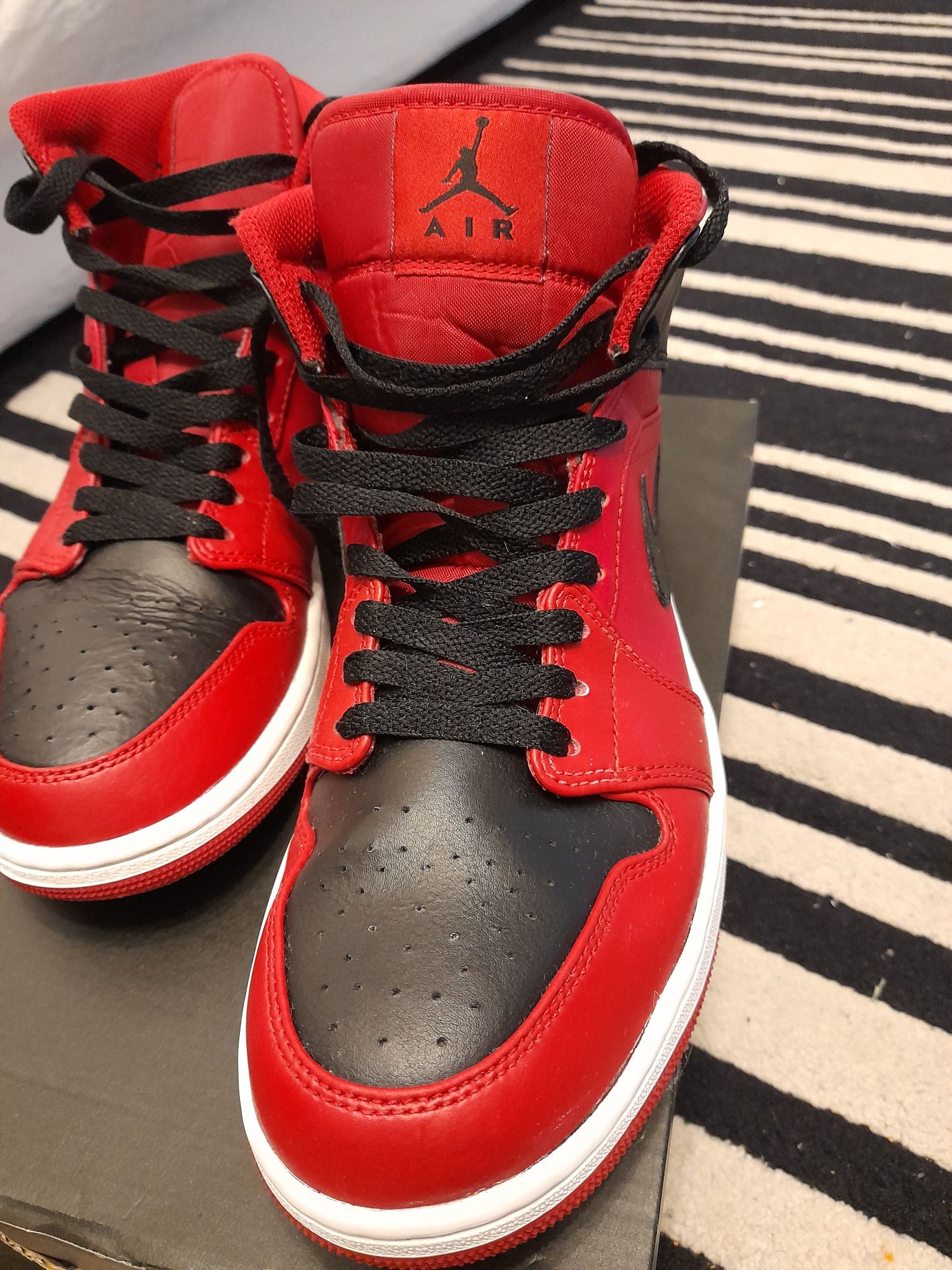 Jordan 1 mid reverse bred номер 44