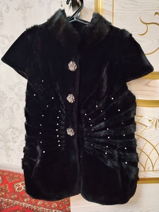 Jaket va pancho sotiladi.xar bir 80ming  xolat yaxshi