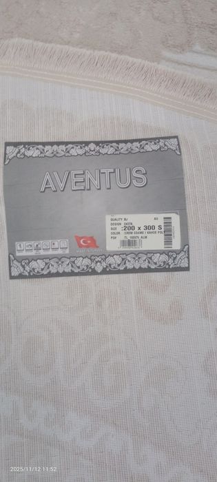 Продам овальный белый ковер.