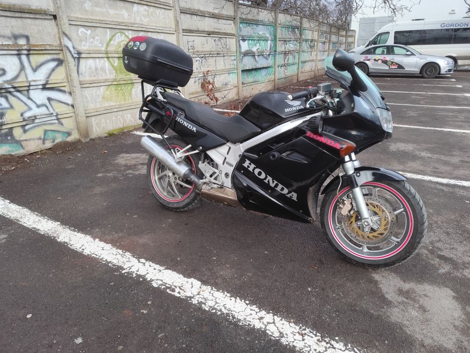 Motorbicigleta Honda VFR 750F
