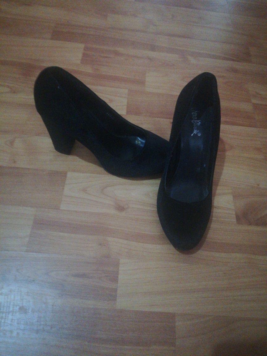 Pantofi eleganți